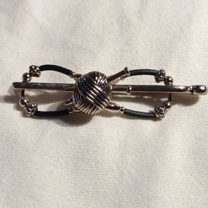 Yarn and knitting needles Flexi Clip